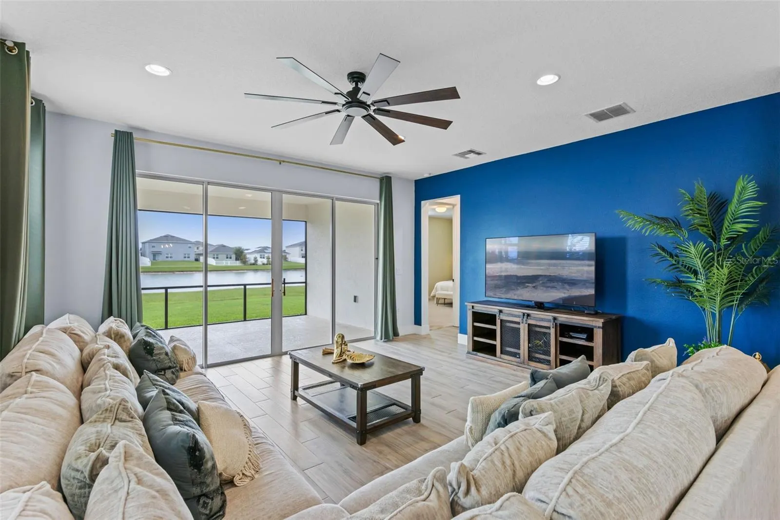 208 SUMMERSHORE DR
