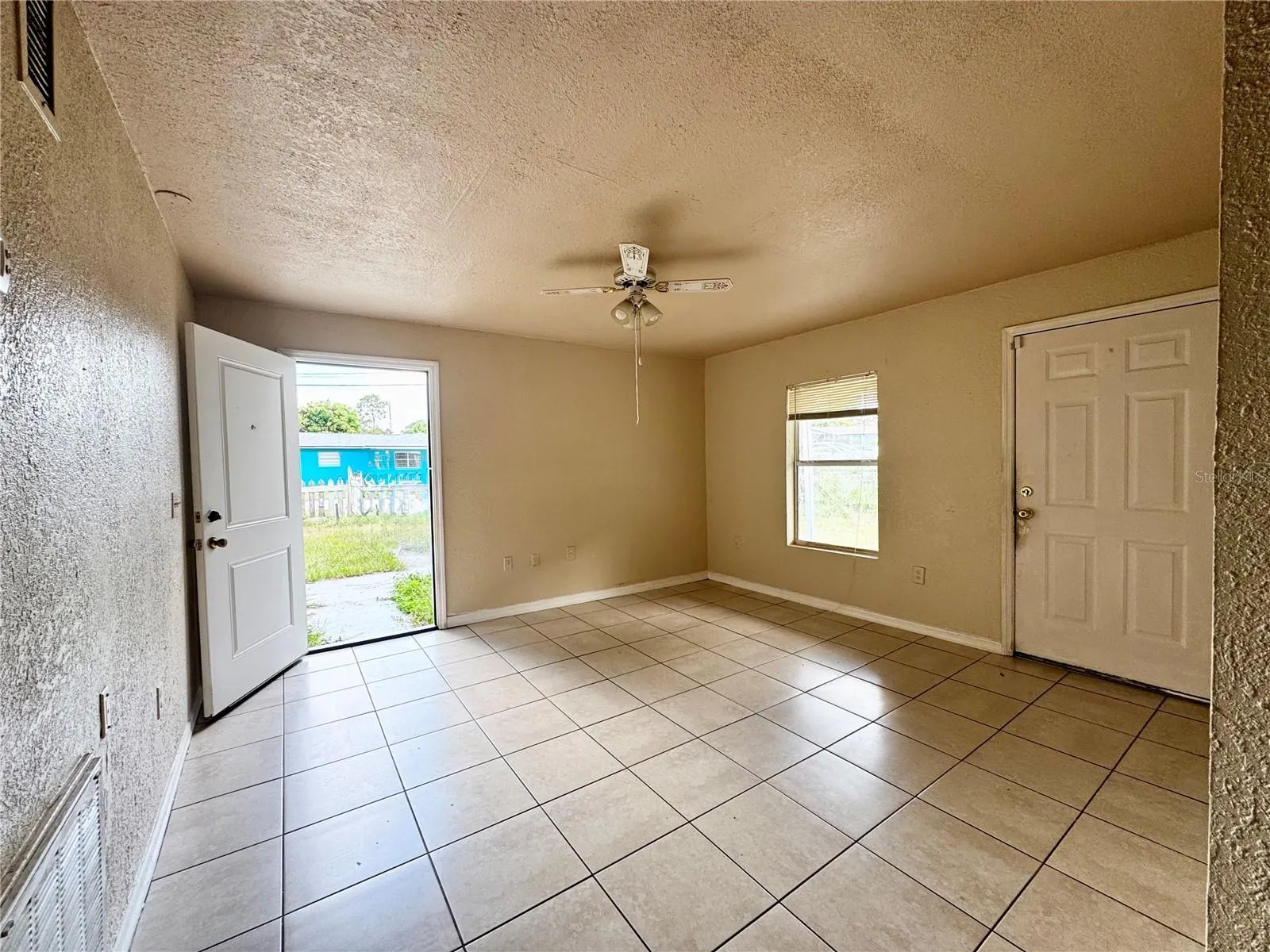 2927 DUDLEY DR