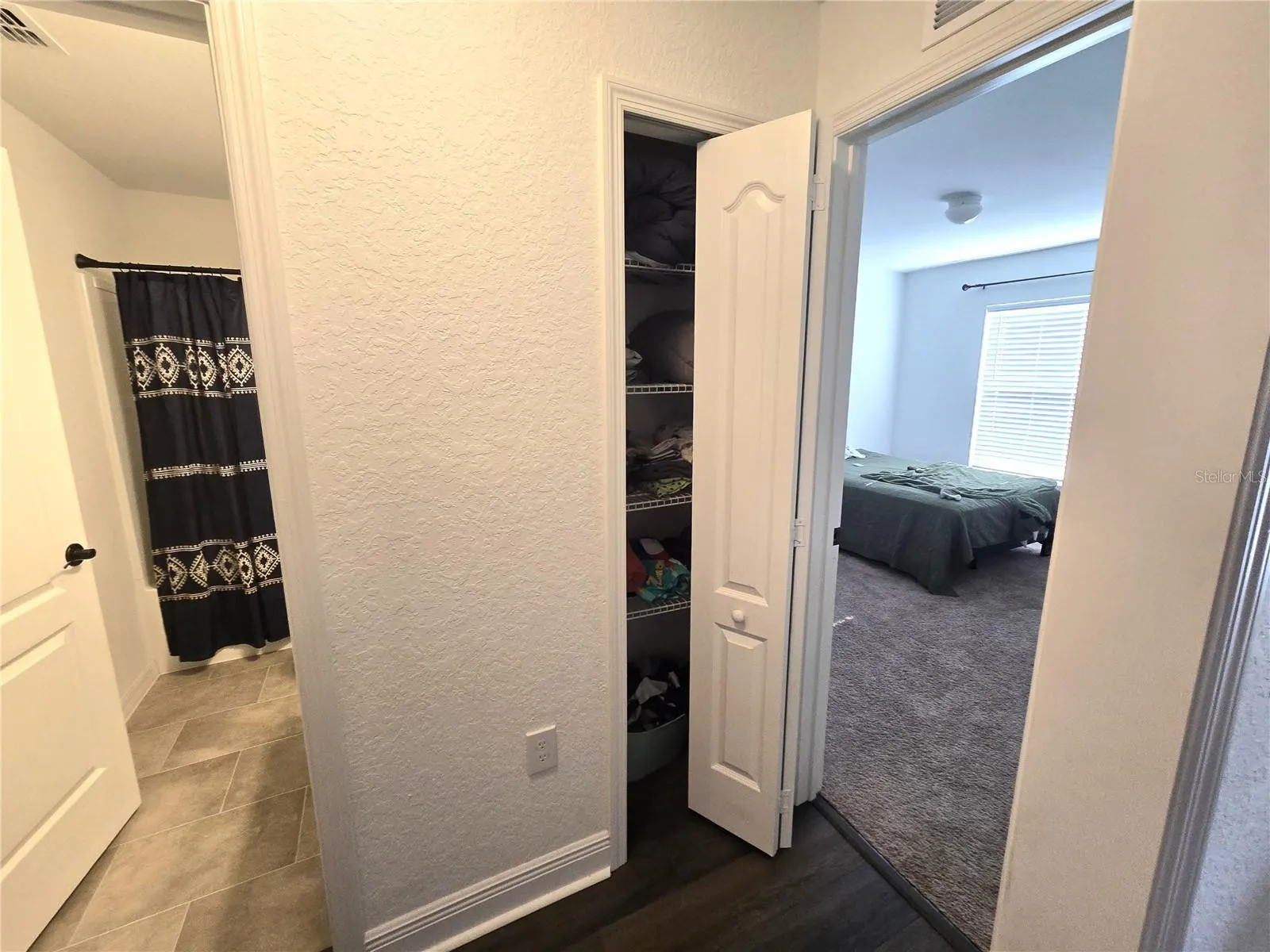809 LIAM LN