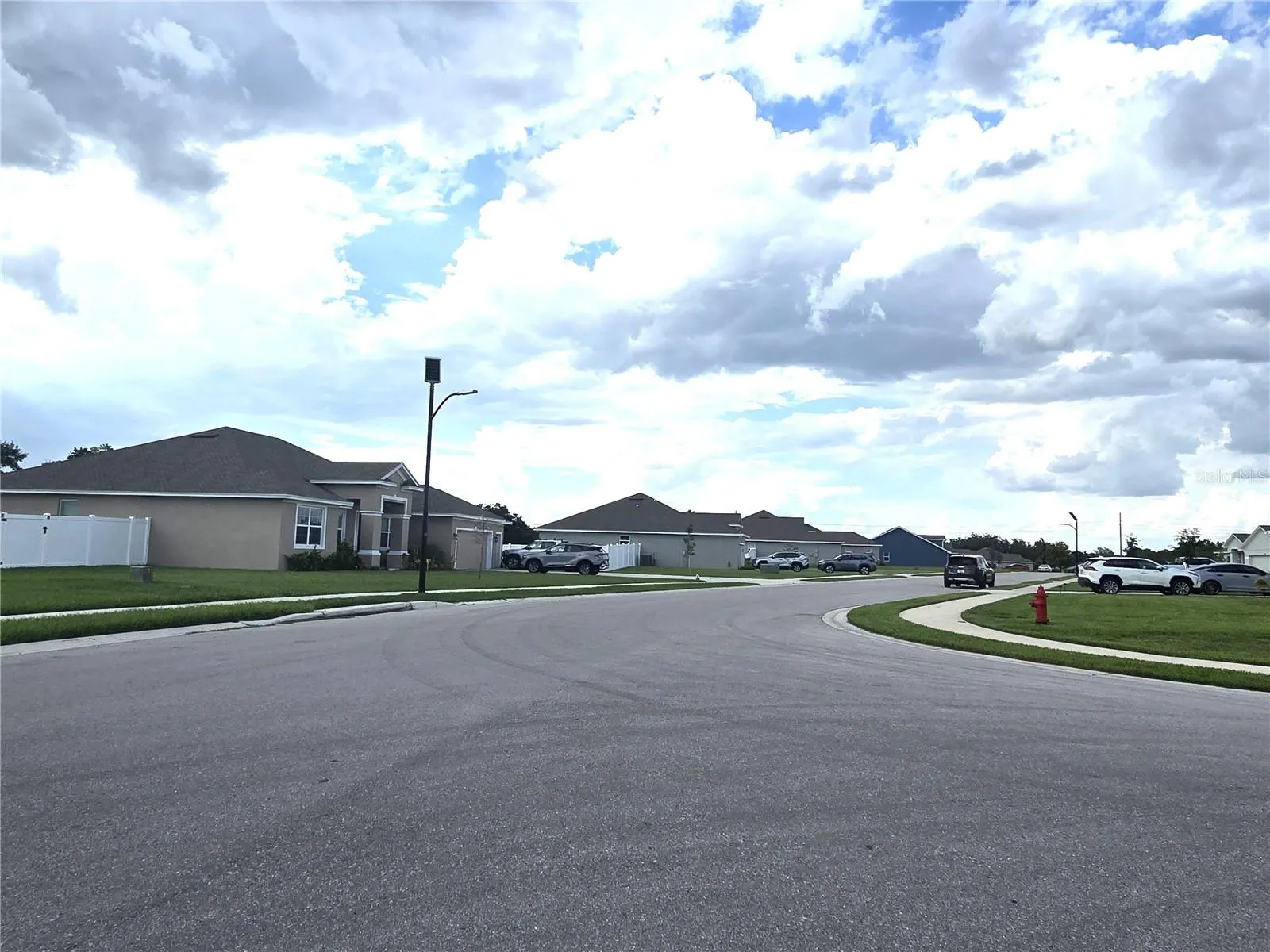 809 LIAM LN