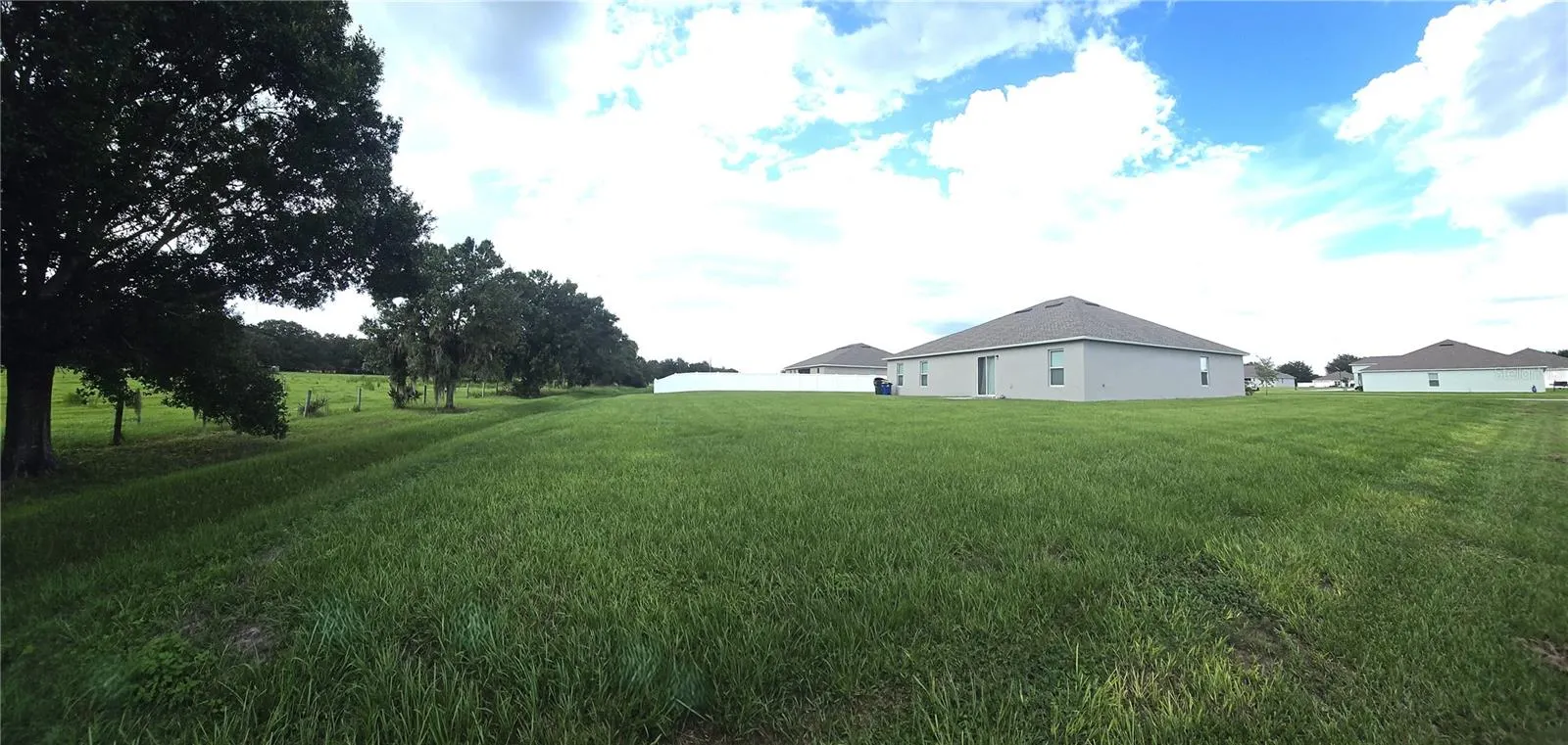 809 LIAM LN