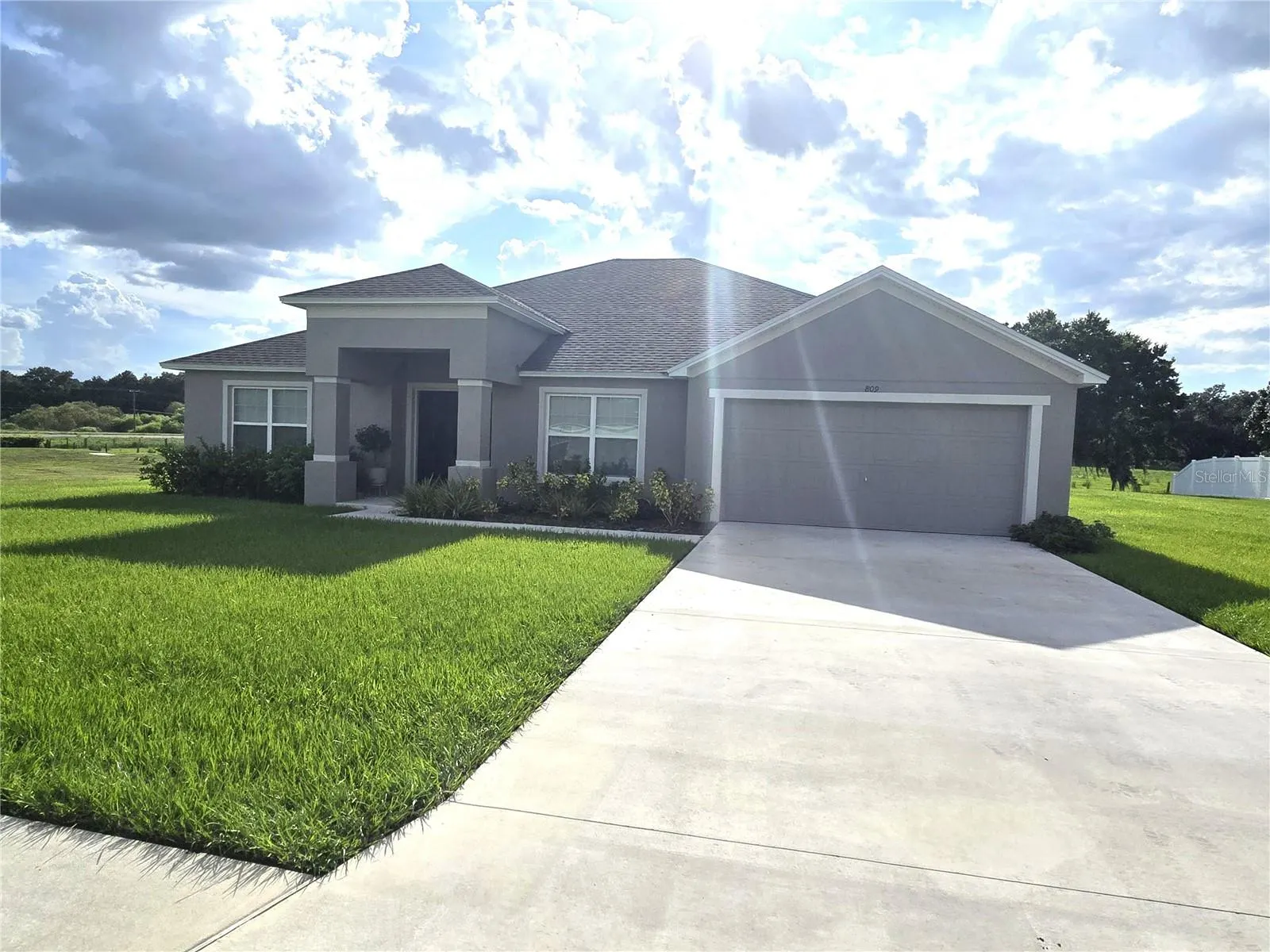 809 LIAM LN