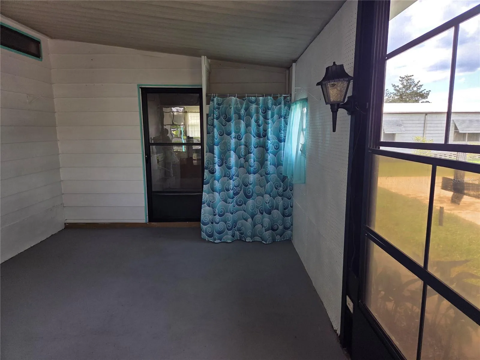 145 KENSINGTON PARK DR