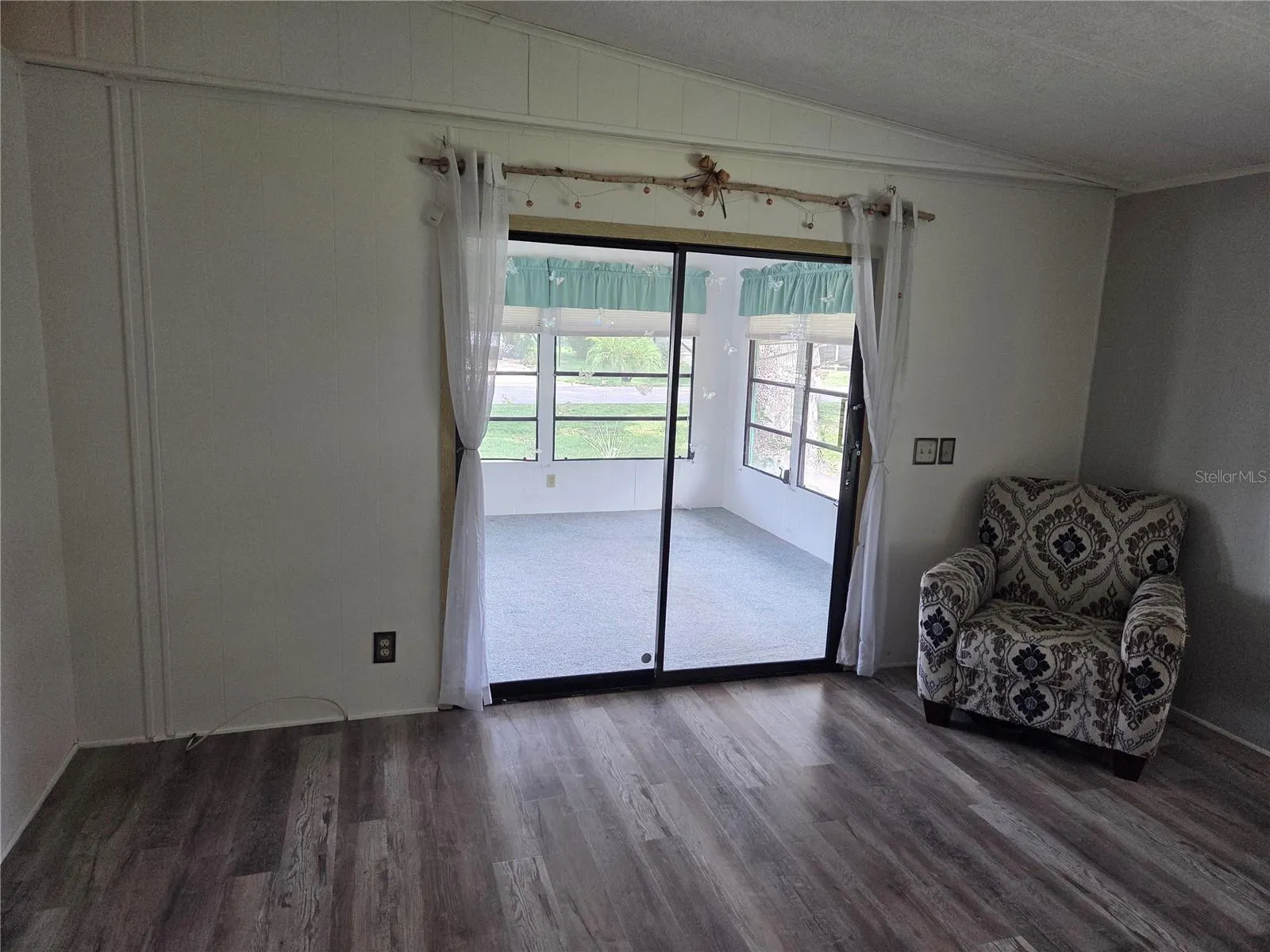 145 KENSINGTON PARK DR