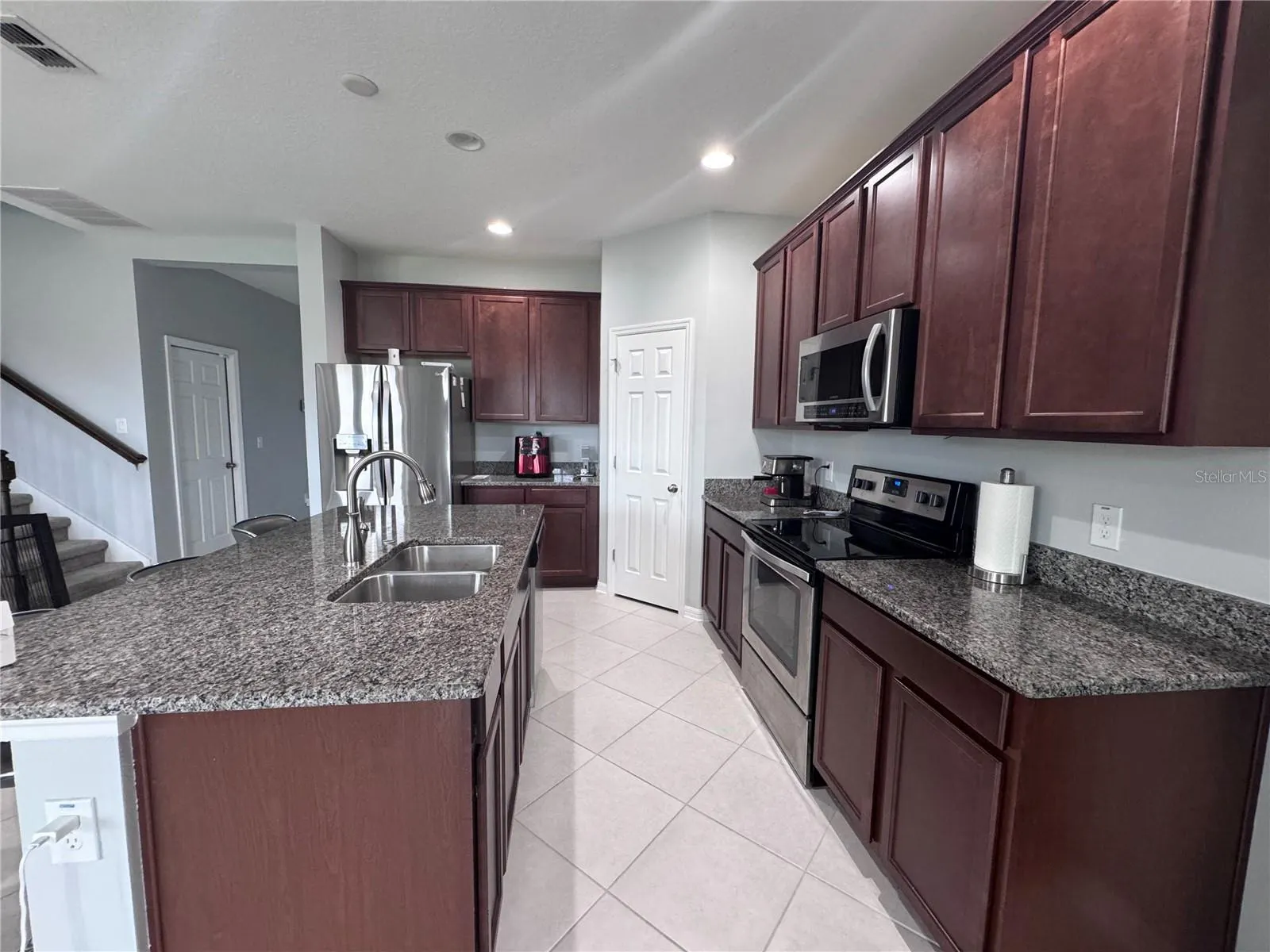 3813 SAN ISIDRO CIR