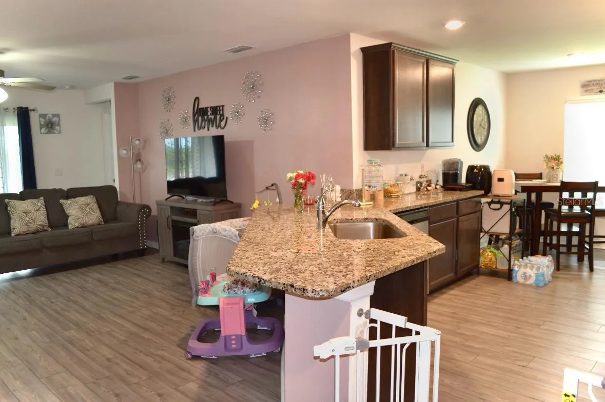 1639 SWAN LAKE CIR