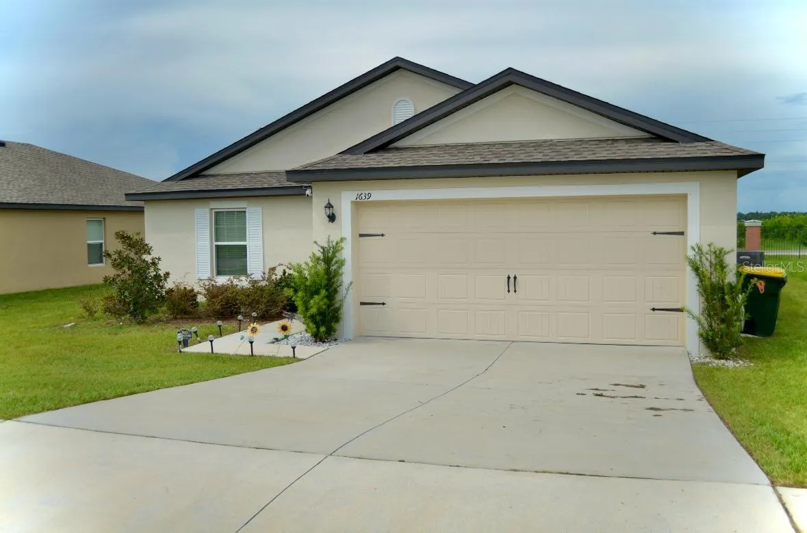 1639 SWAN LAKE CIR