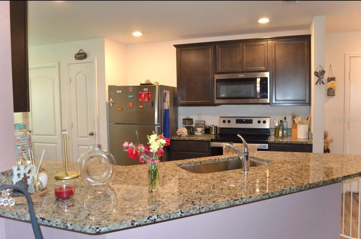1639 SWAN LAKE CIR