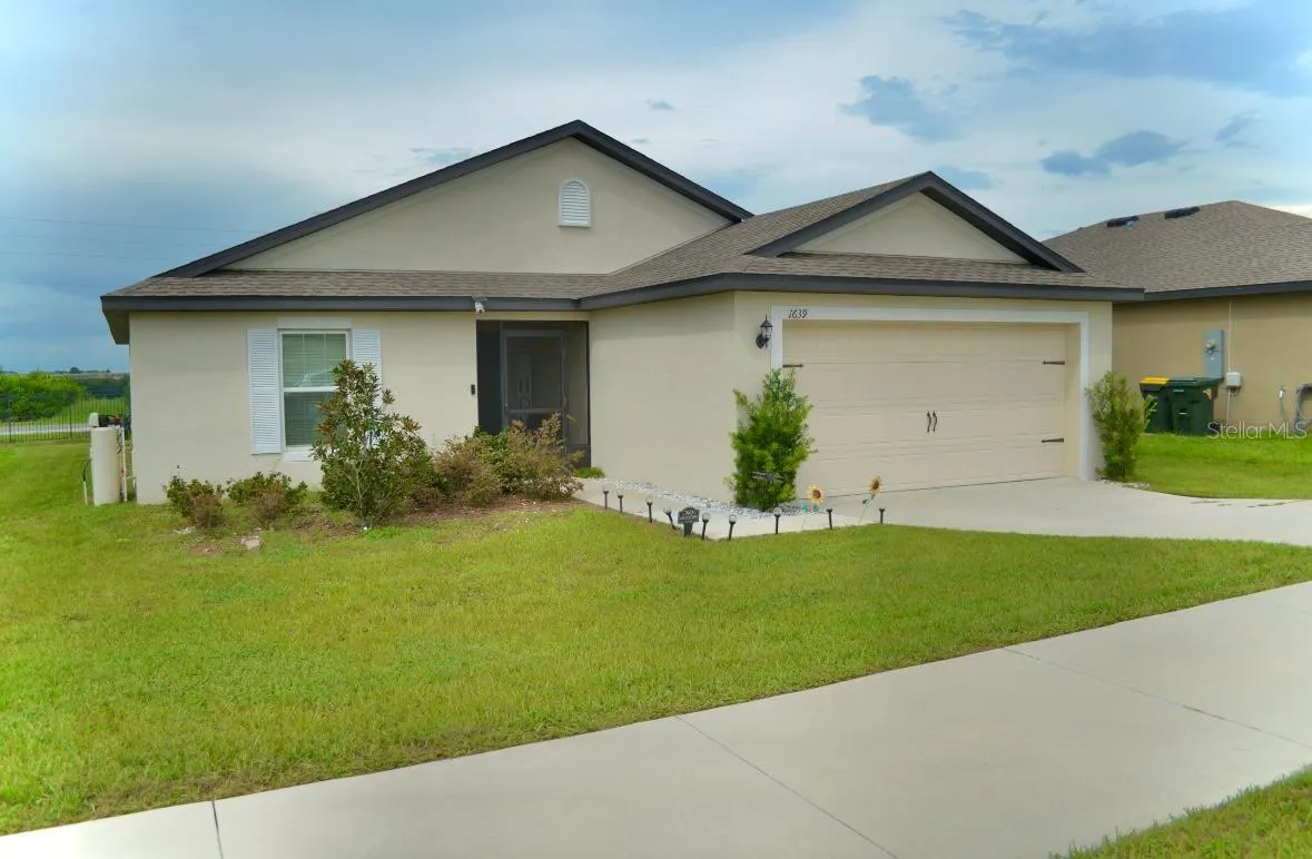 1639 SWAN LAKE CIR