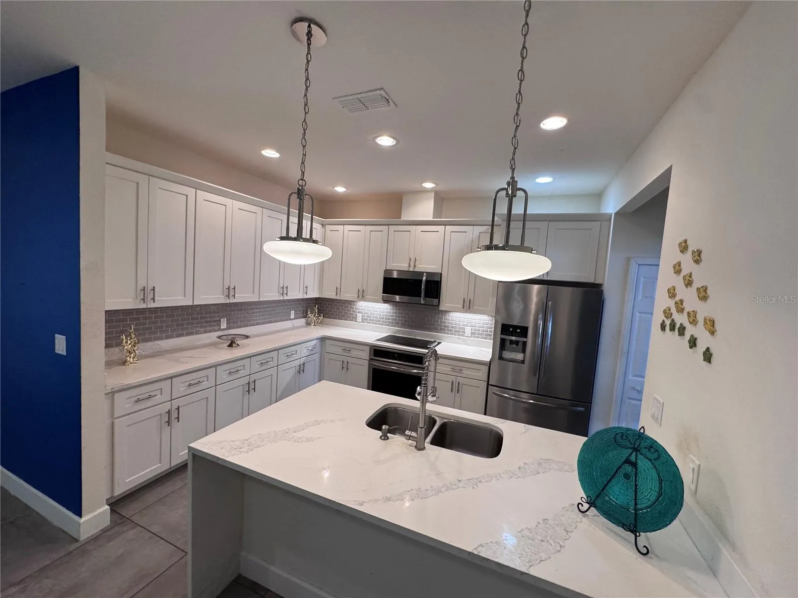 922 CENTAURY DR
