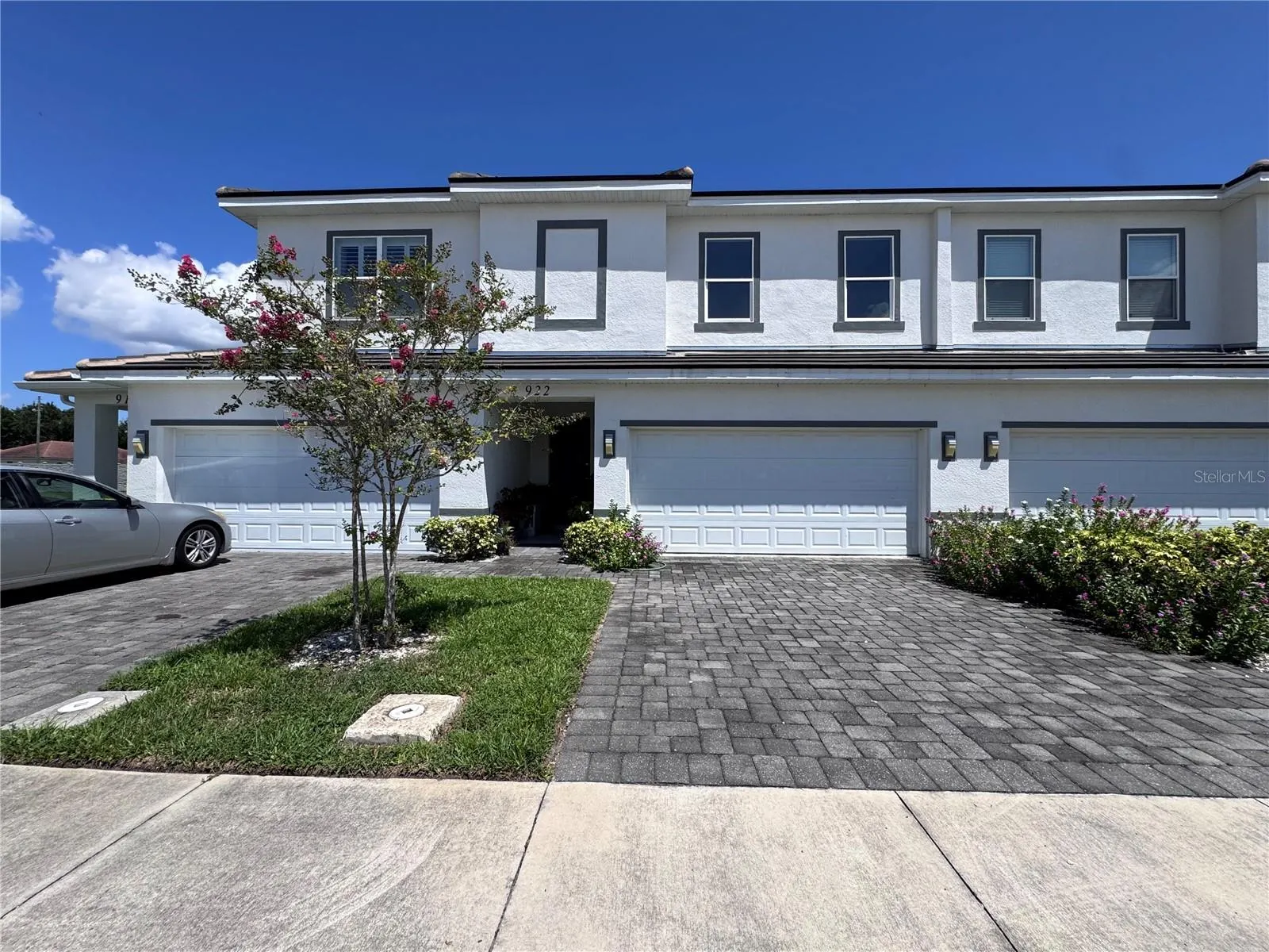922 CENTAURY DR