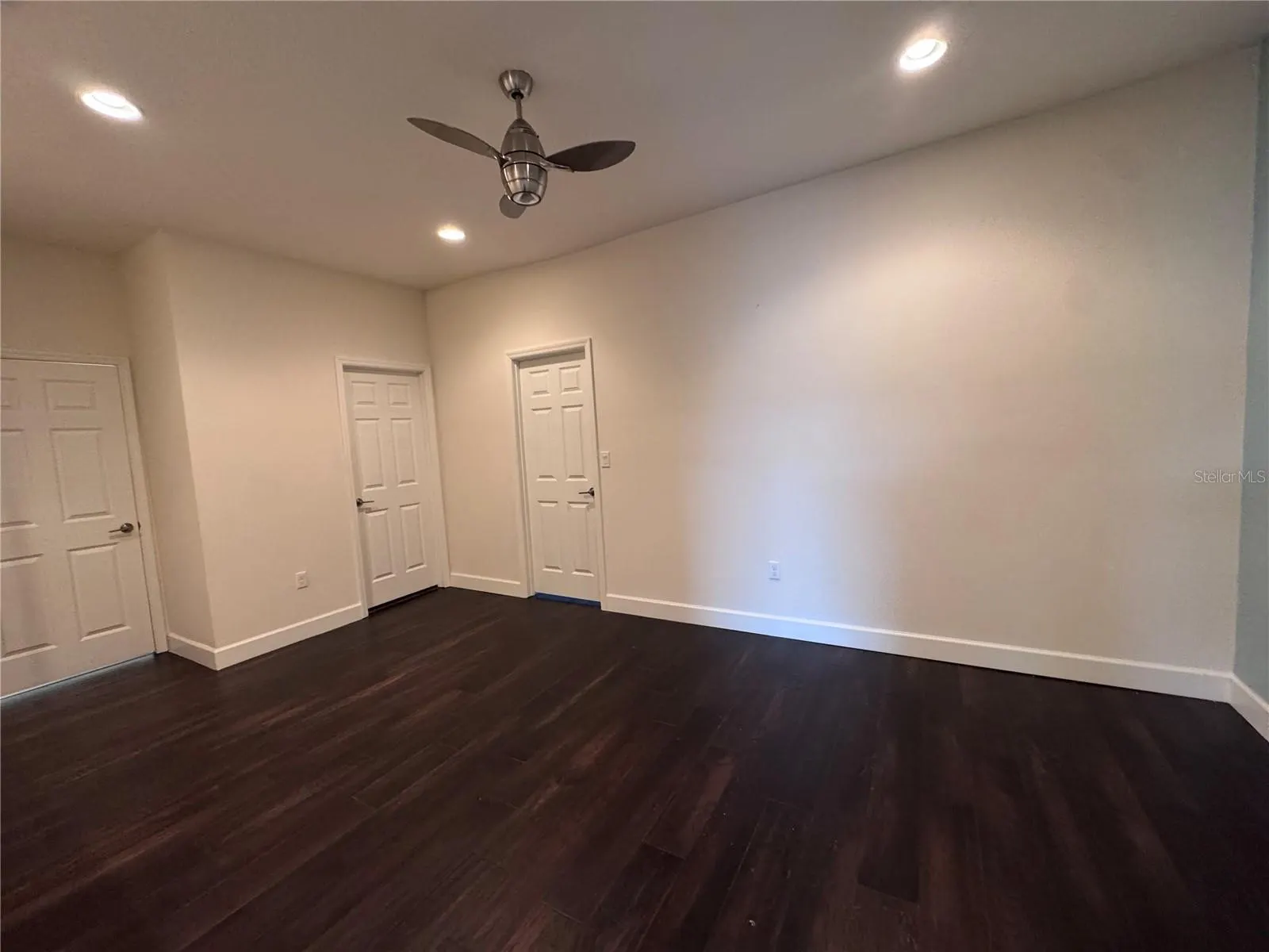 922 CENTAURY DR