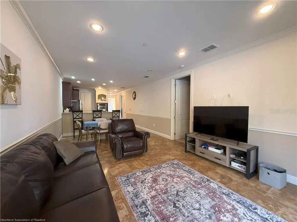 2351 LAKEVIEW DR #115, #115
