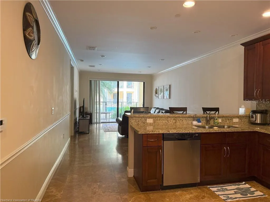 2351 LAKEVIEW DR #115, #115
