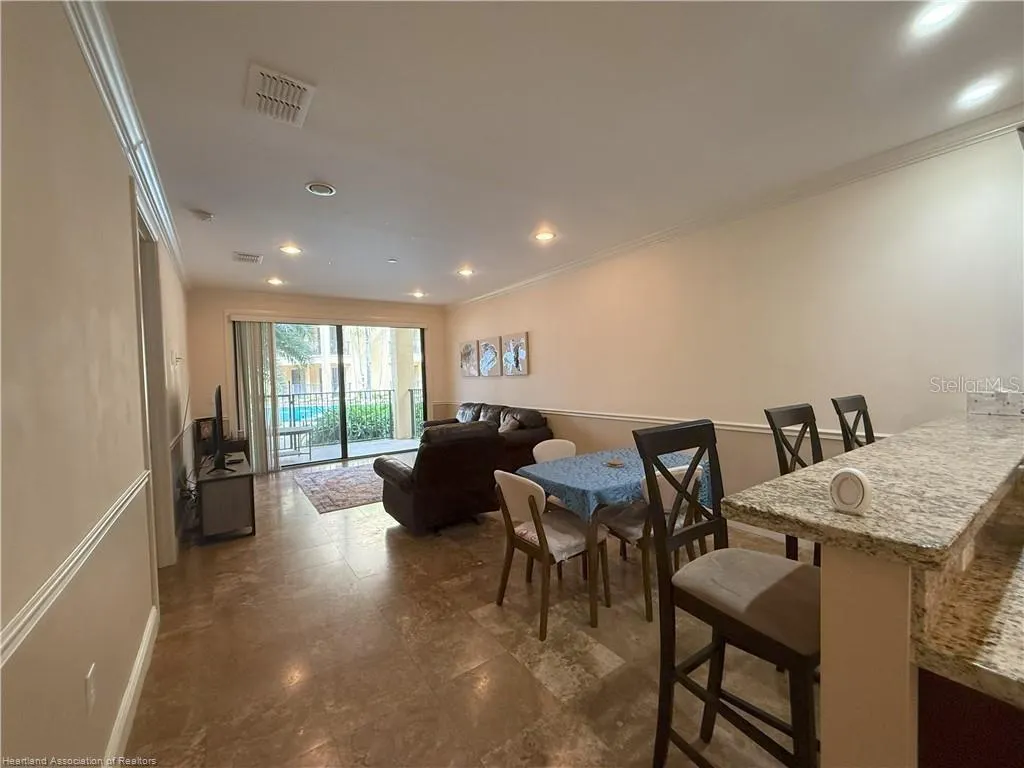 2351 LAKEVIEW DR #115, #115