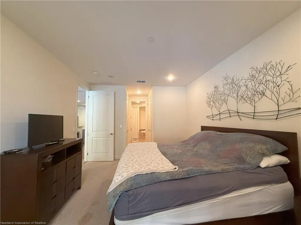 2351 LAKEVIEW DR #115, #115