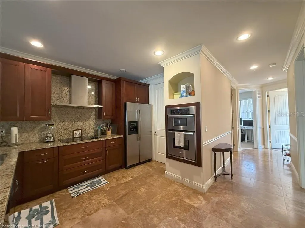 2351 LAKEVIEW DR #115, #115