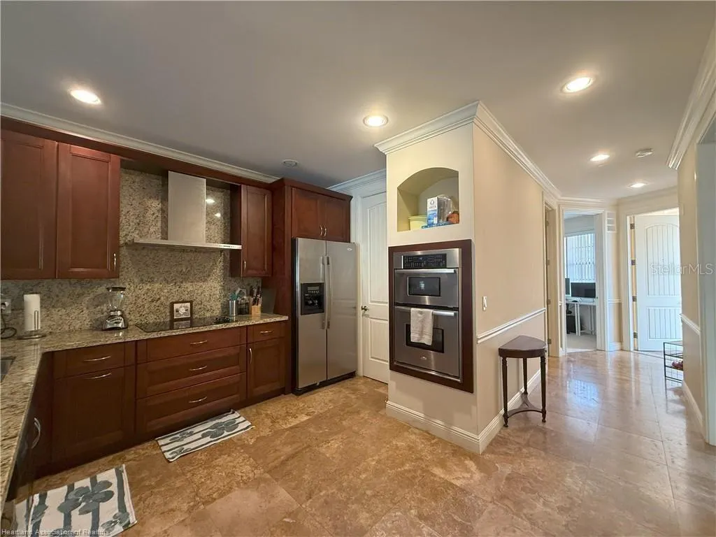 2351 LAKEVIEW DR #115, #115