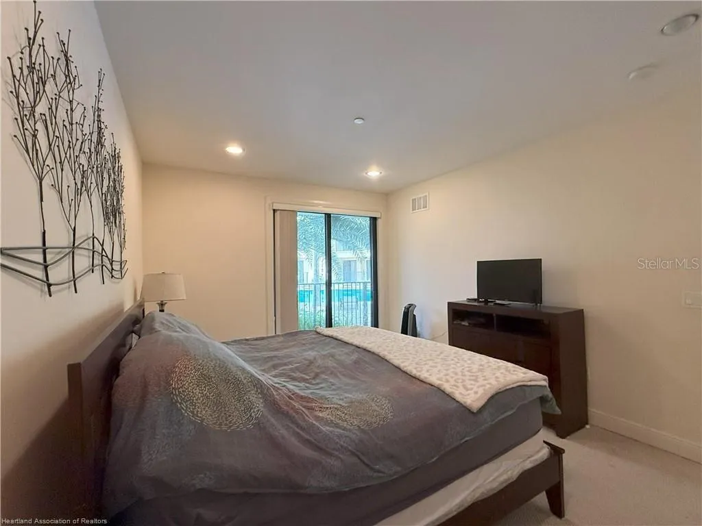 2351 LAKEVIEW DR #115, #115