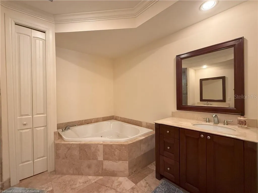 2351 LAKEVIEW DR #115, #115