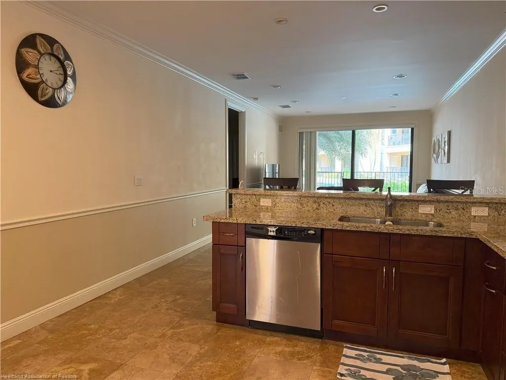 2351 LAKEVIEW DR #115, #115