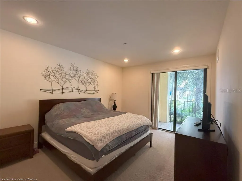 2351 LAKEVIEW DR #115, #115