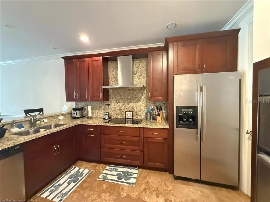 2351 LAKEVIEW DR #115, #115