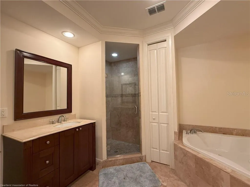 2351 LAKEVIEW DR #115, #115