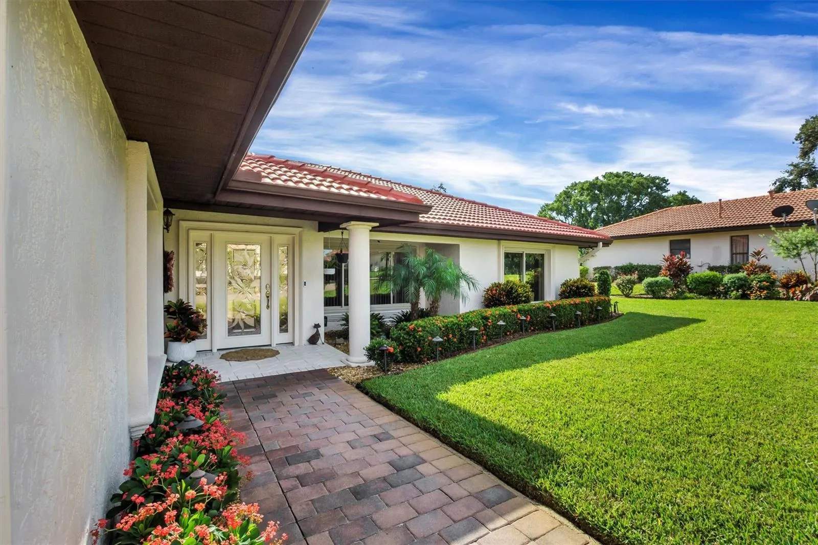 517 CLUBHOUSE DR