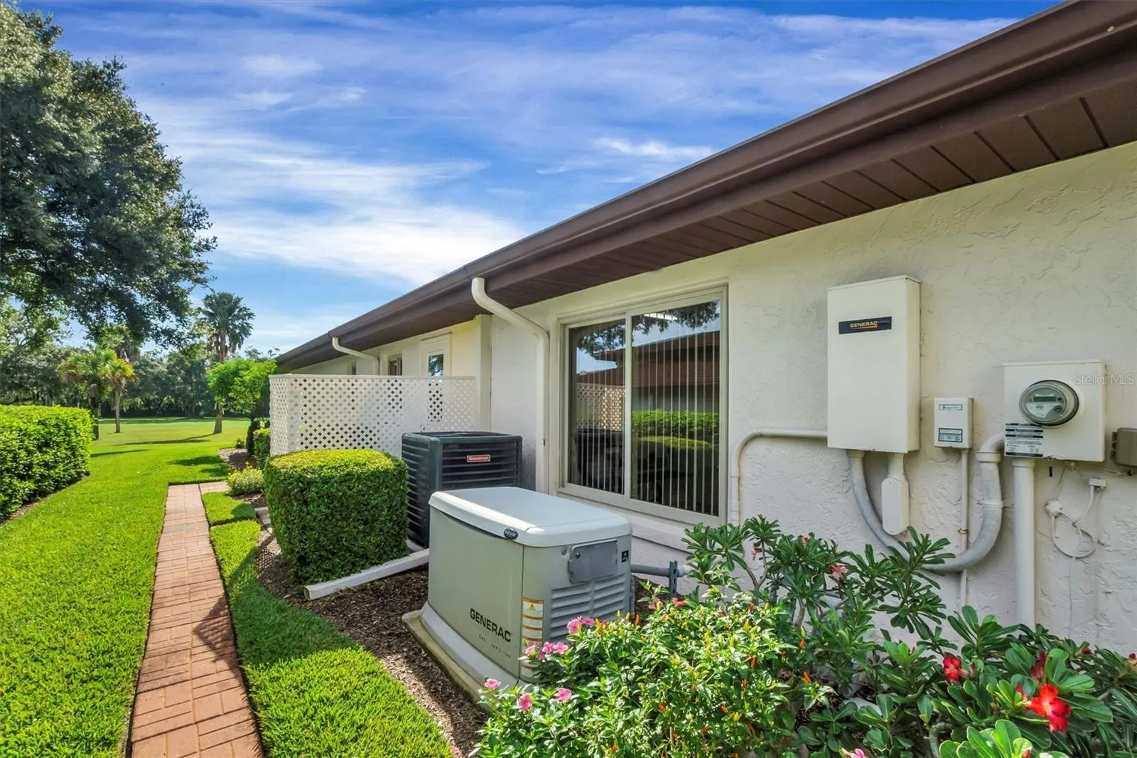 517 CLUBHOUSE DR