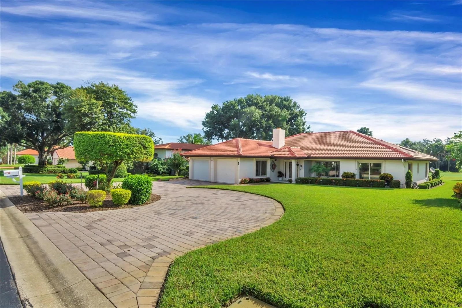 517 CLUBHOUSE DR