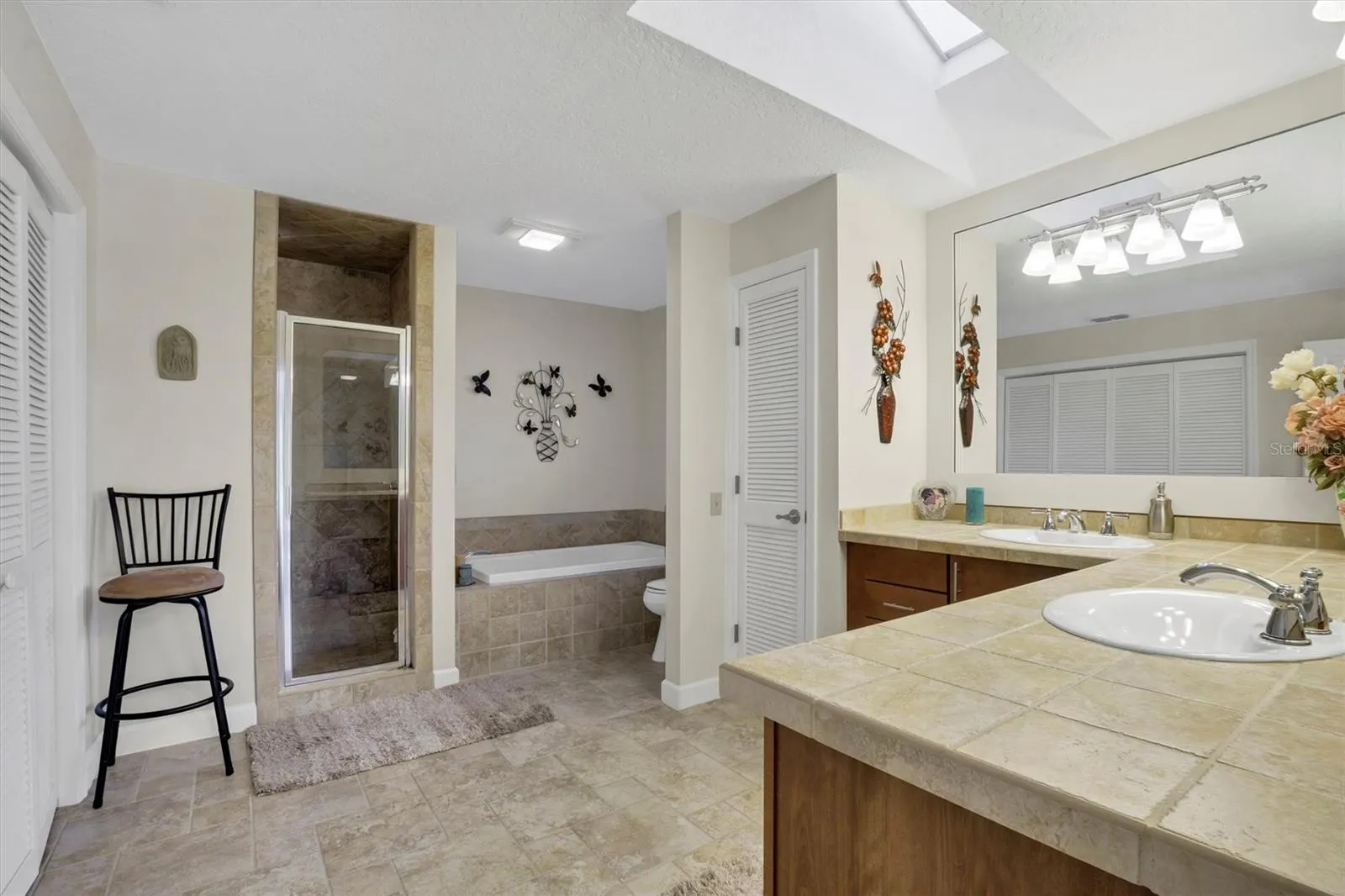 517 CLUBHOUSE DR