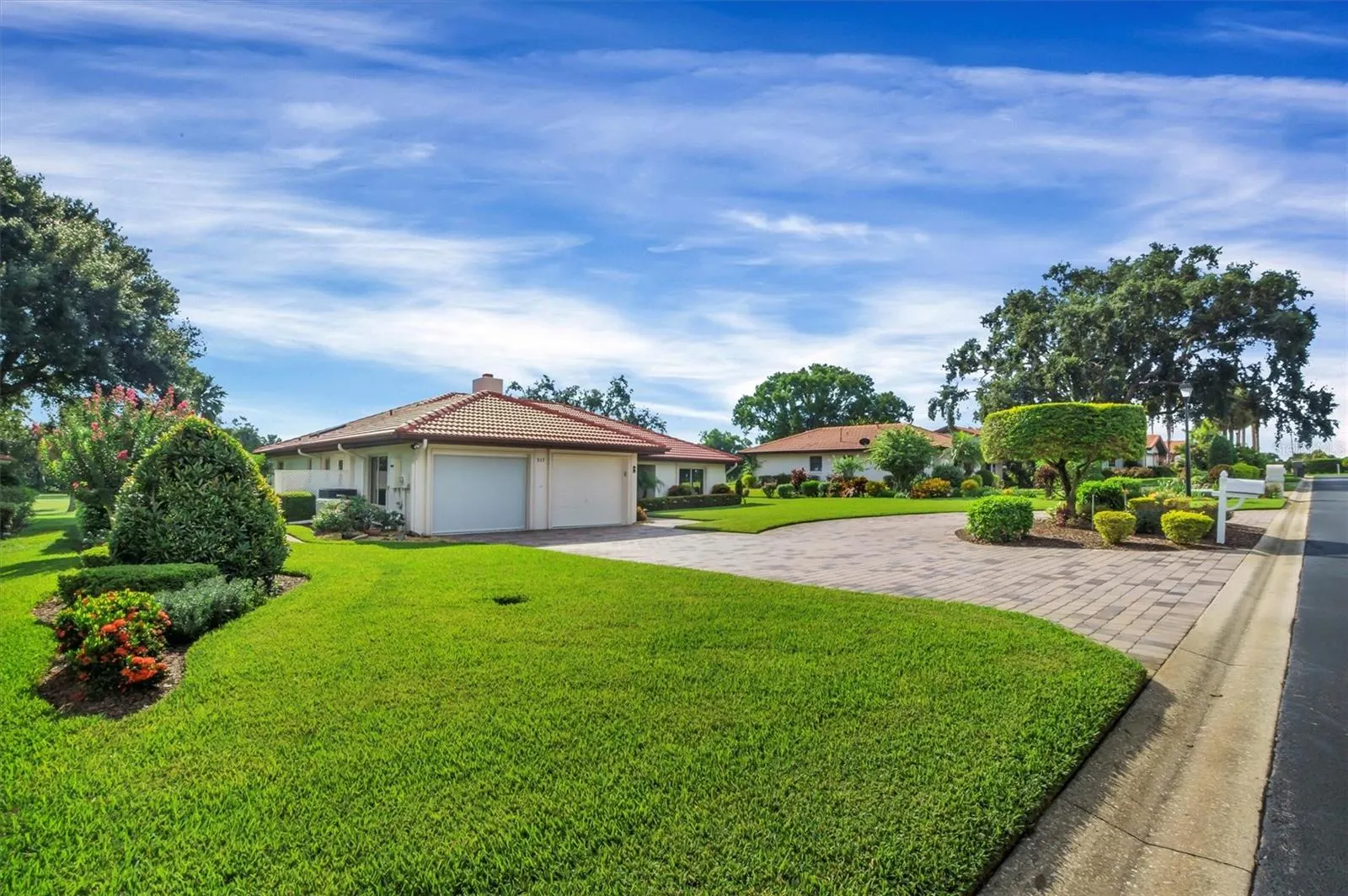 517 CLUBHOUSE DR