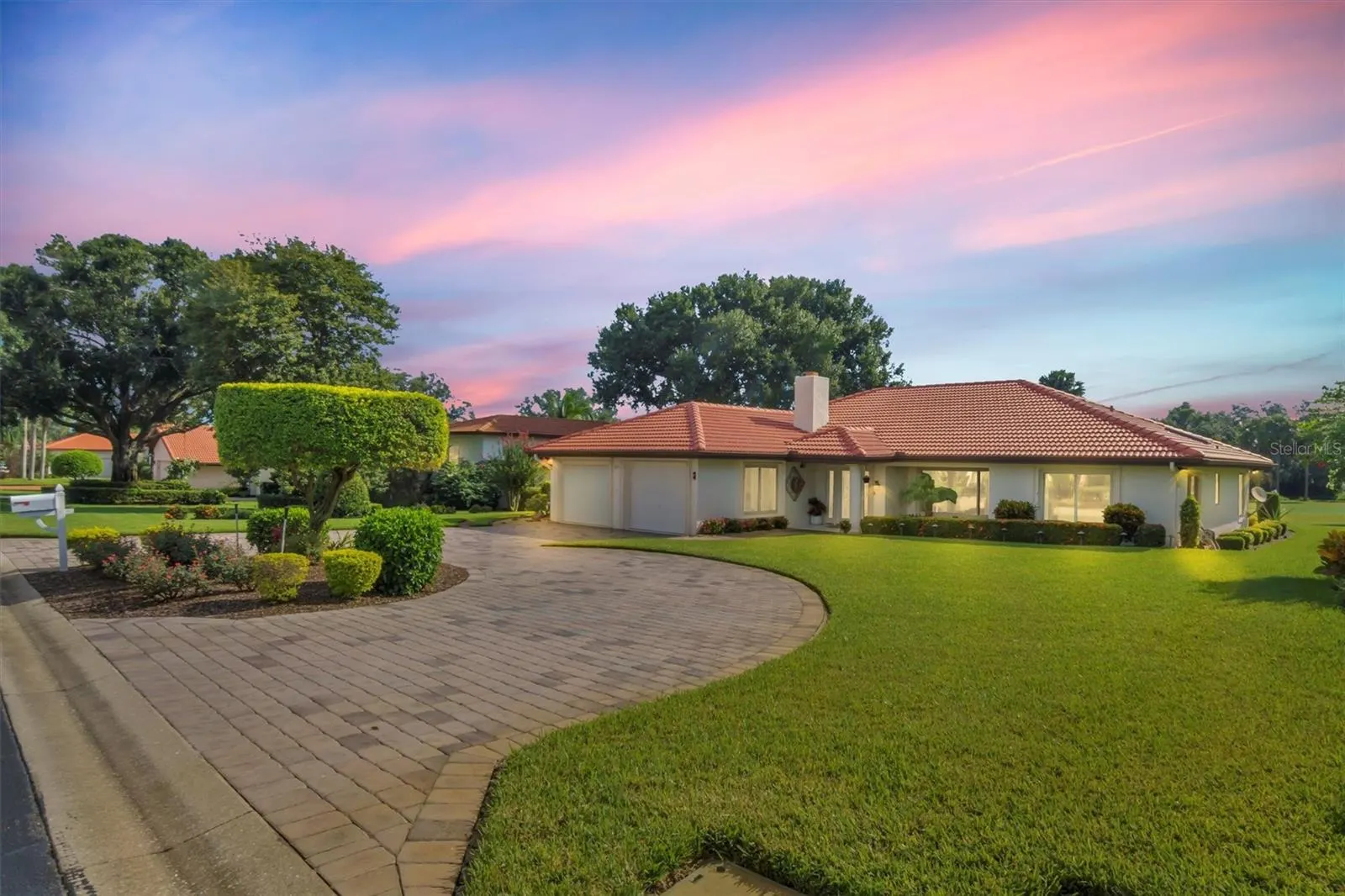 517 CLUBHOUSE DR