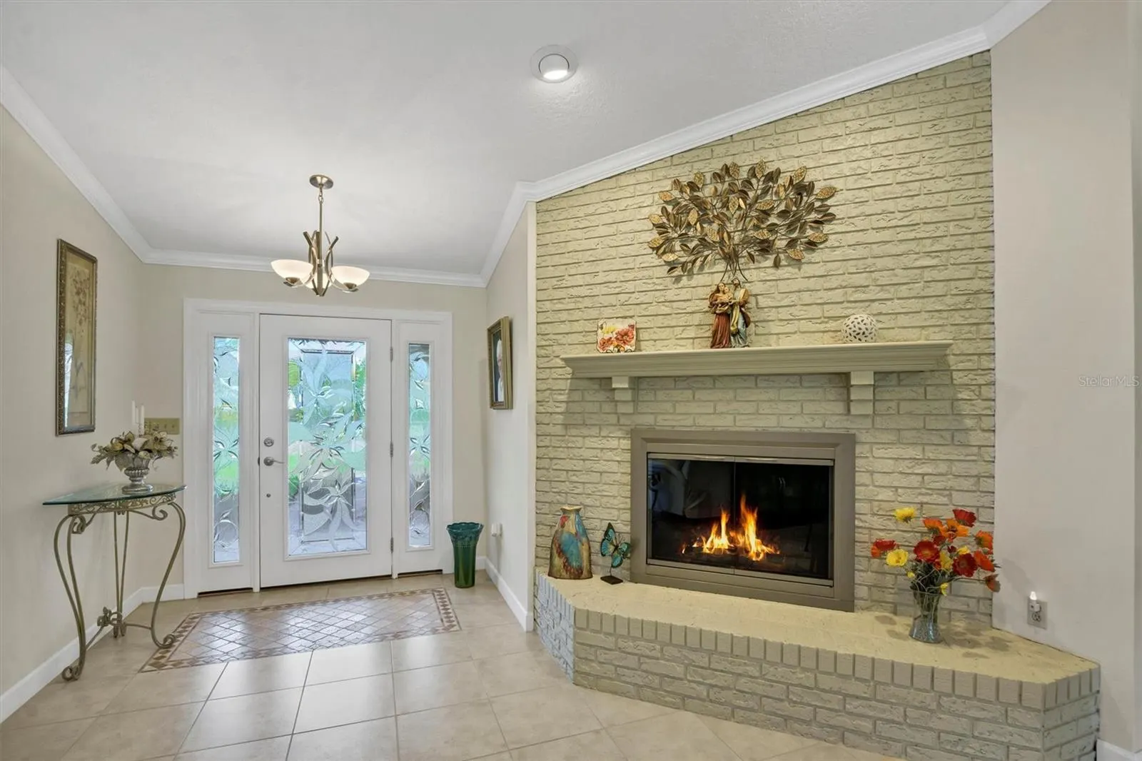 517 CLUBHOUSE DR