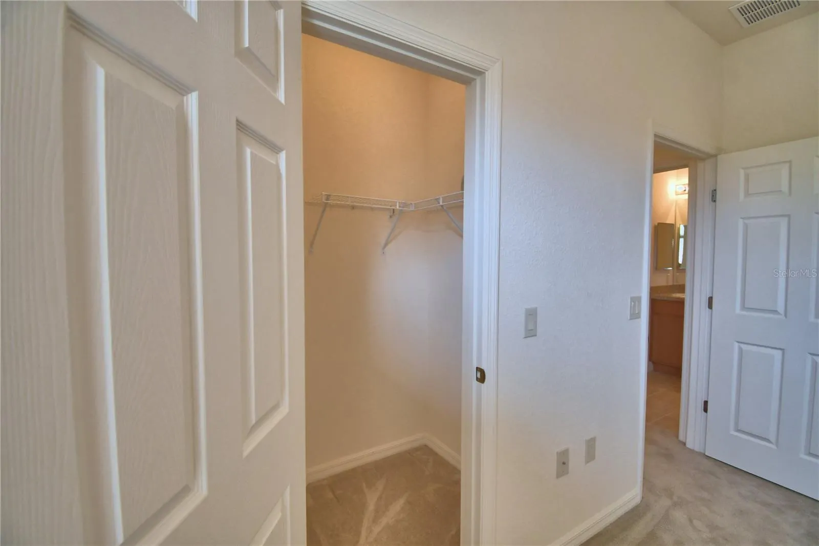 1613 LINZ CT
