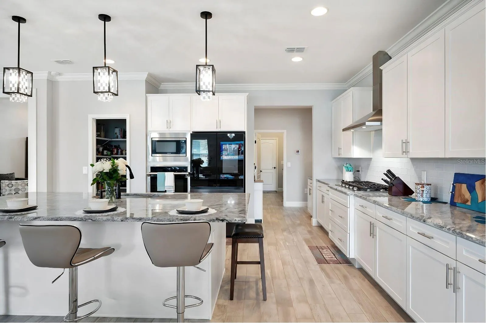 4105 IONE CT