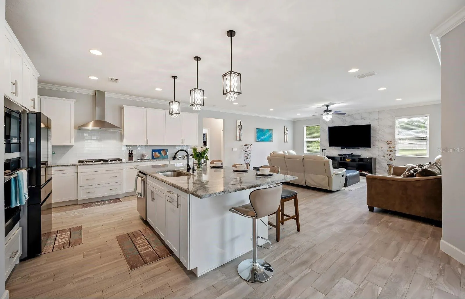 4105 IONE CT