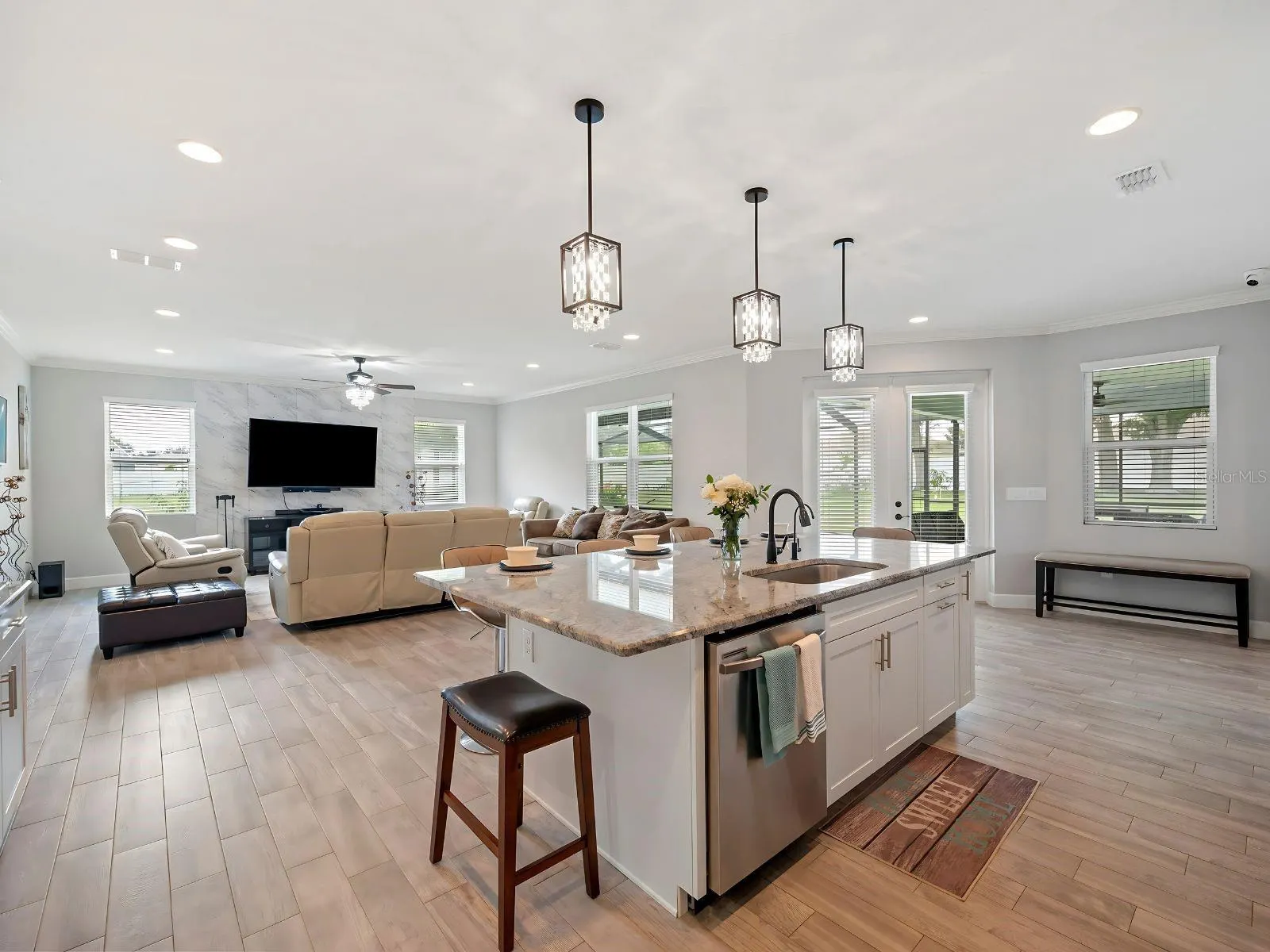 4105 IONE CT