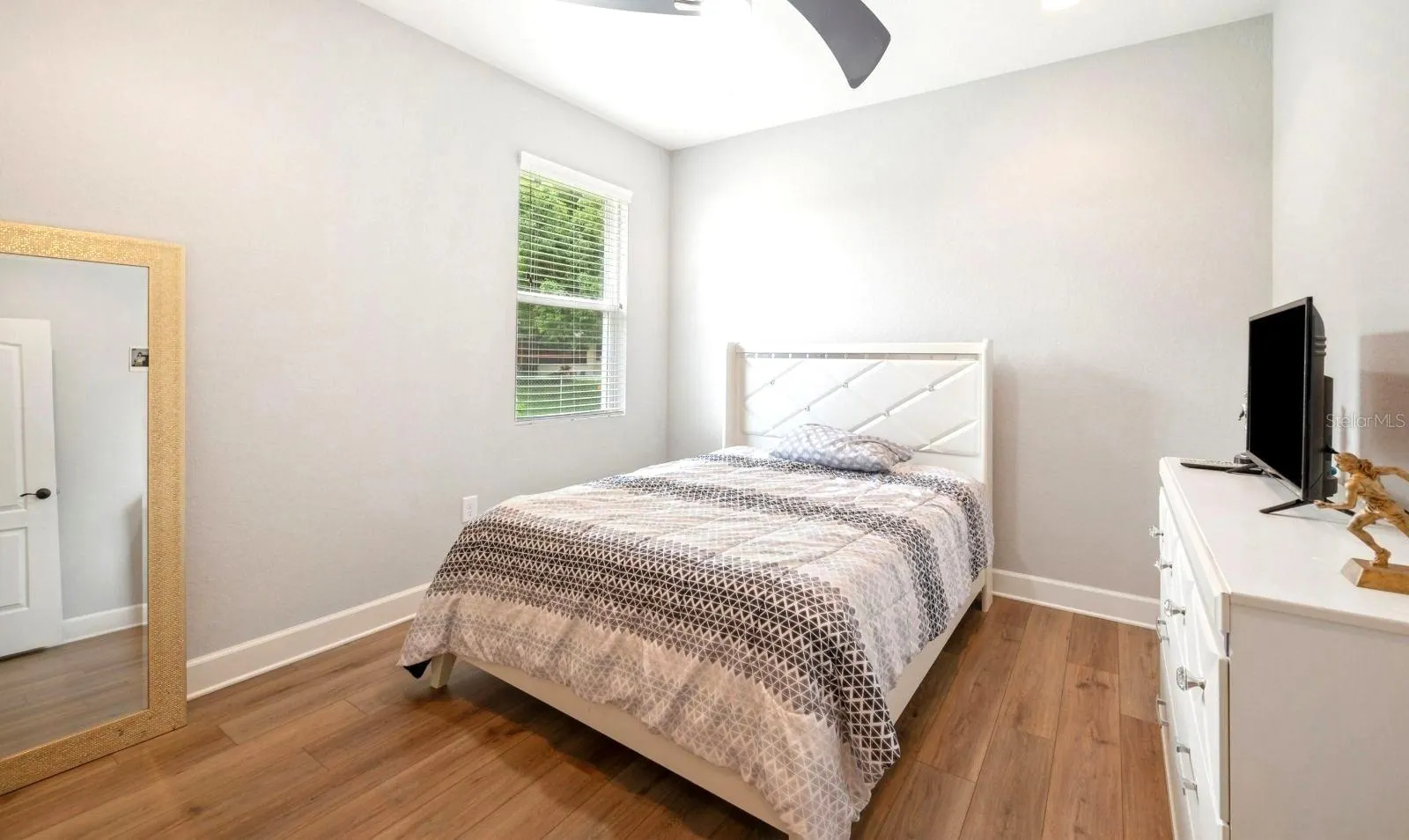 4105 IONE CT