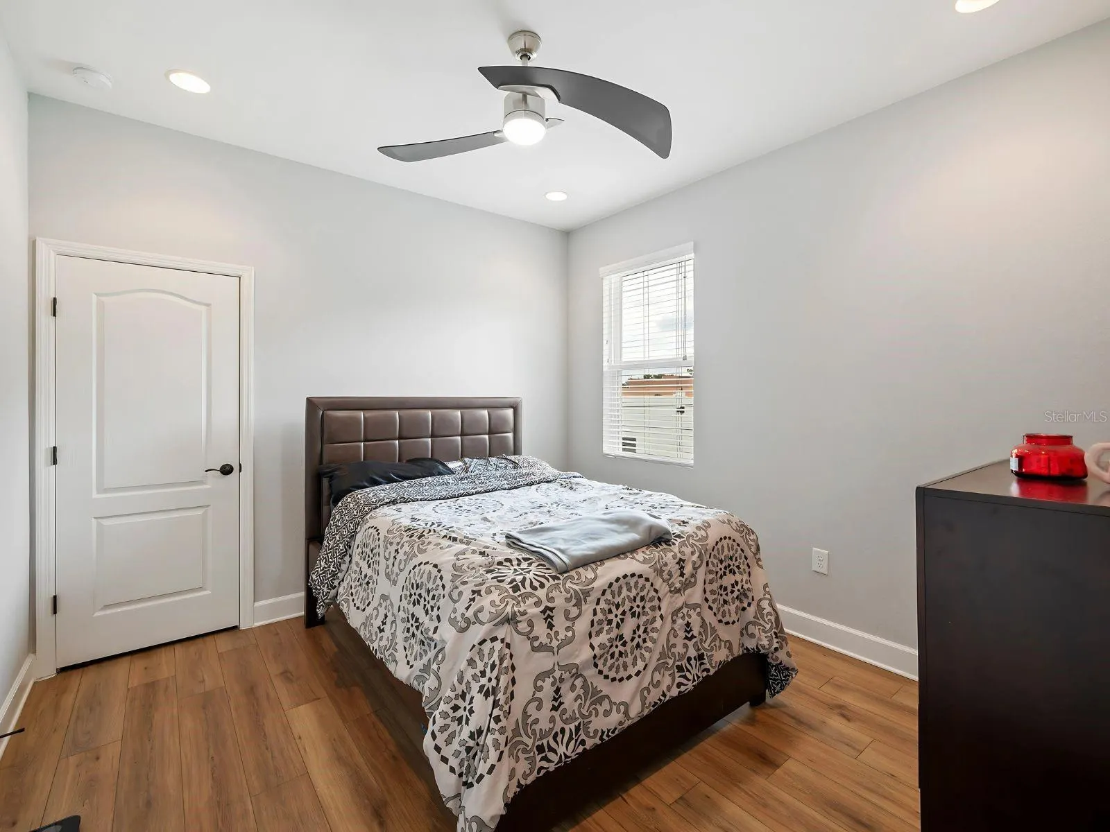 4105 IONE CT