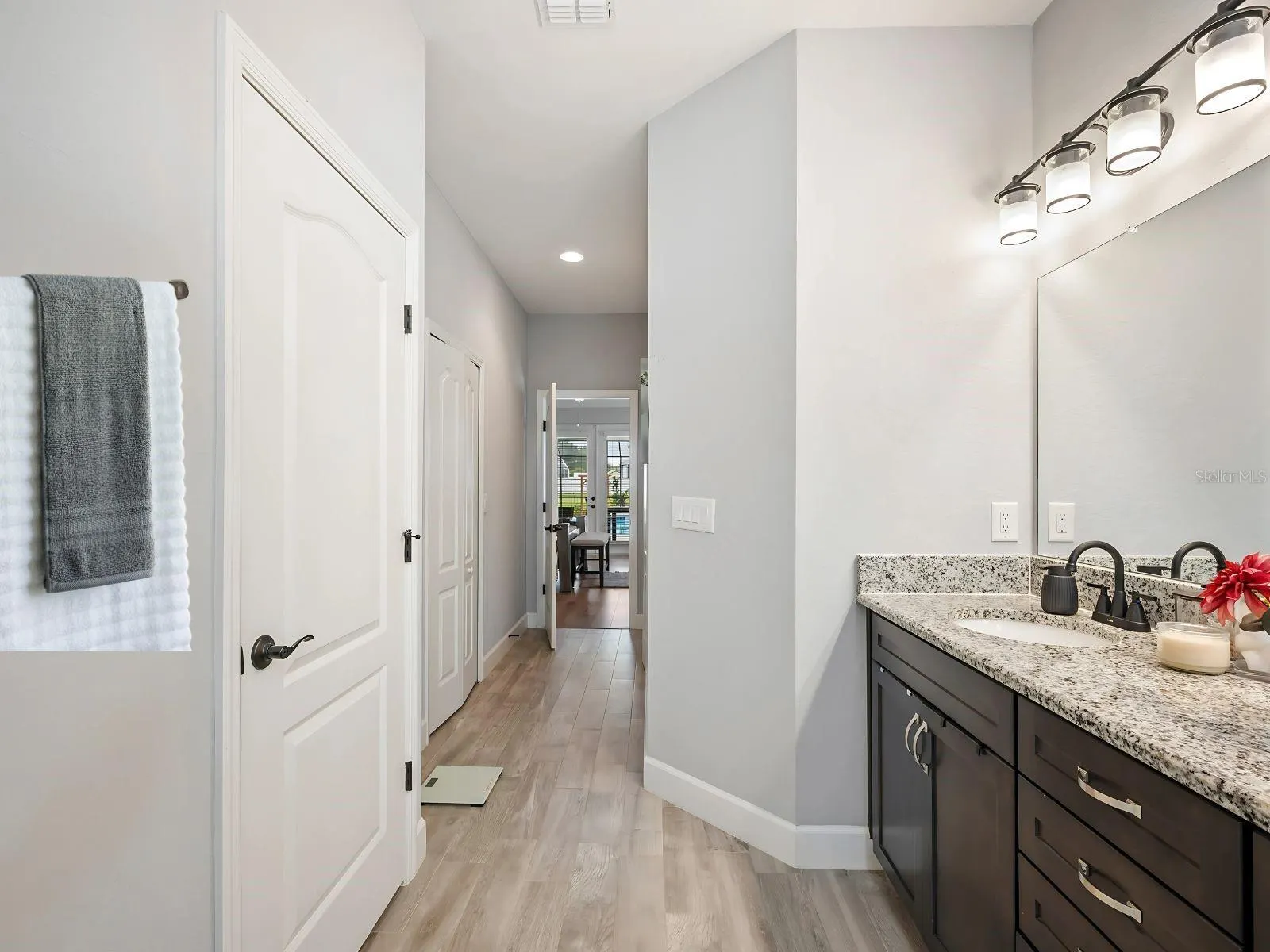 4105 IONE CT