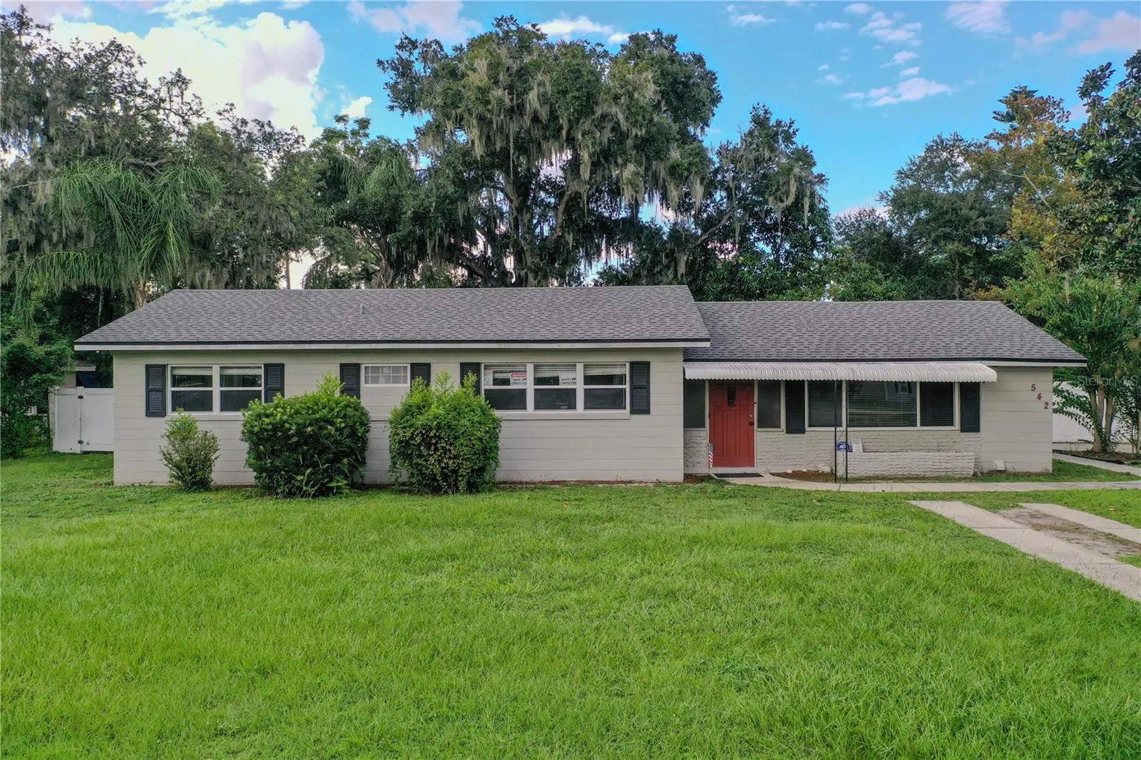 542 LONGFELLOW BLVD