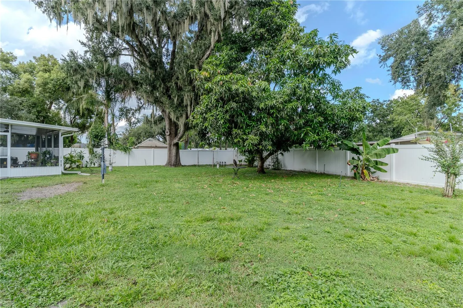 542 LONGFELLOW BLVD