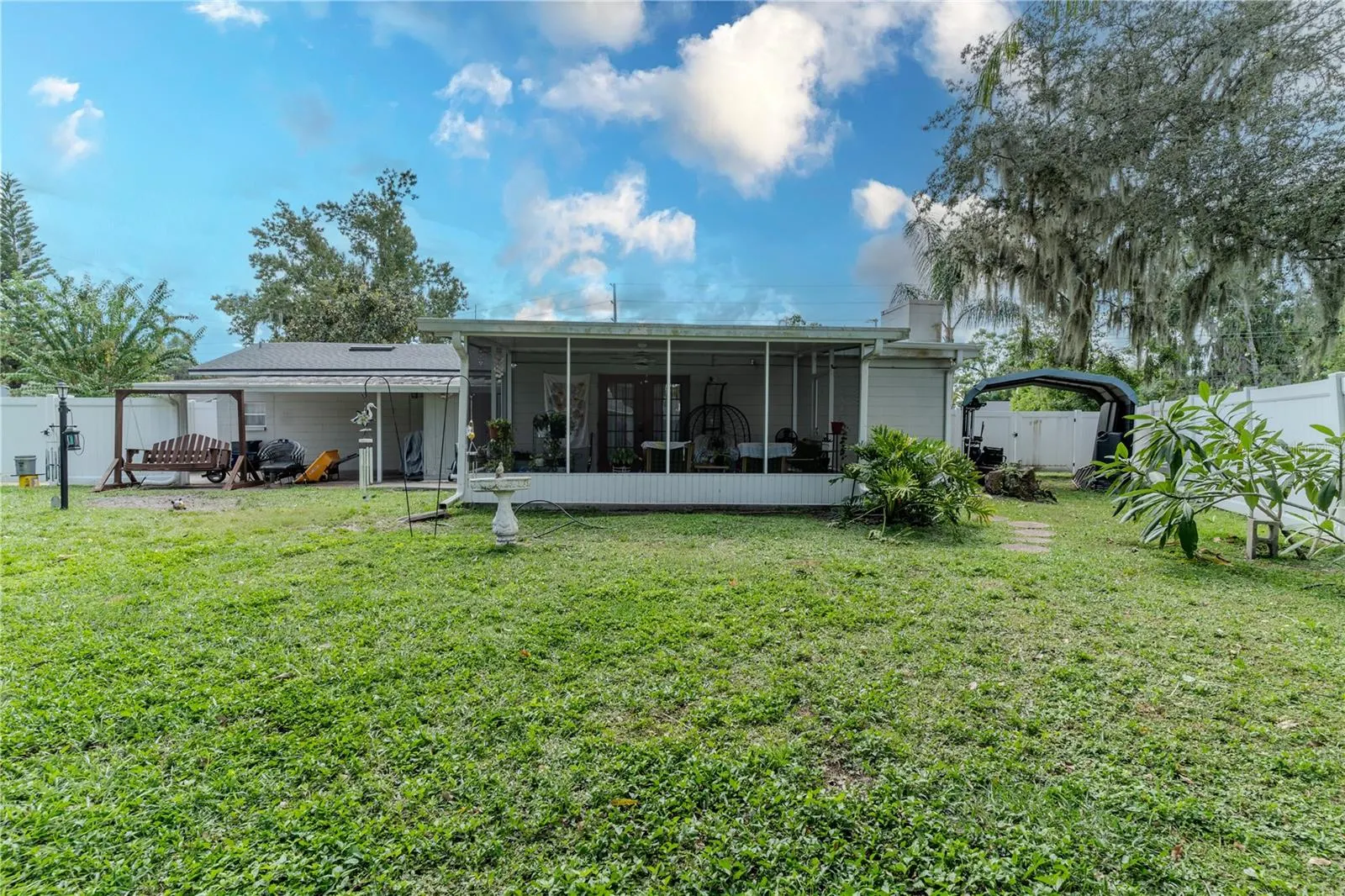 542 LONGFELLOW BLVD