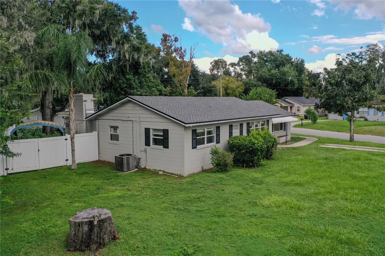 542 LONGFELLOW BLVD
