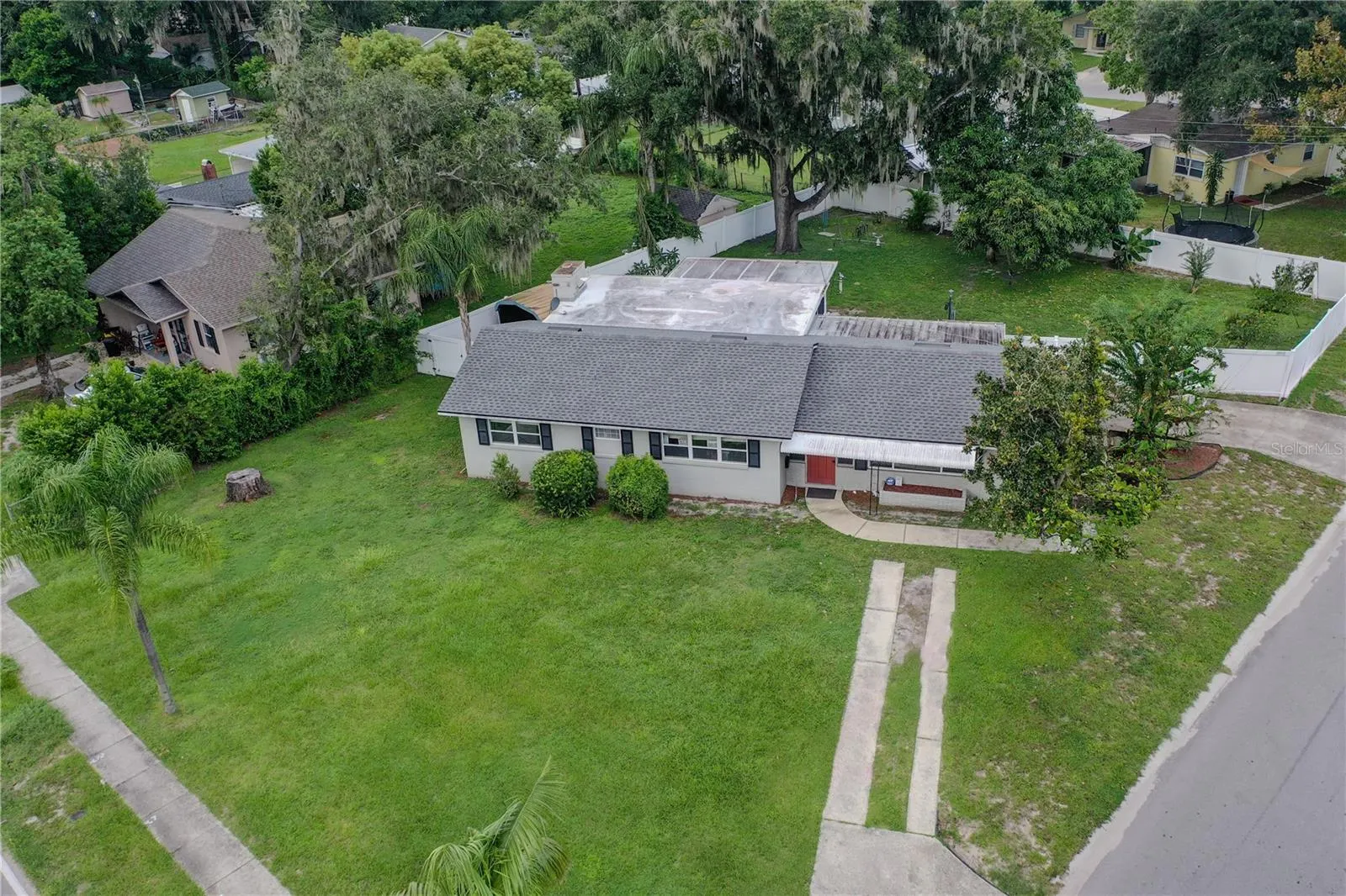 542 LONGFELLOW BLVD