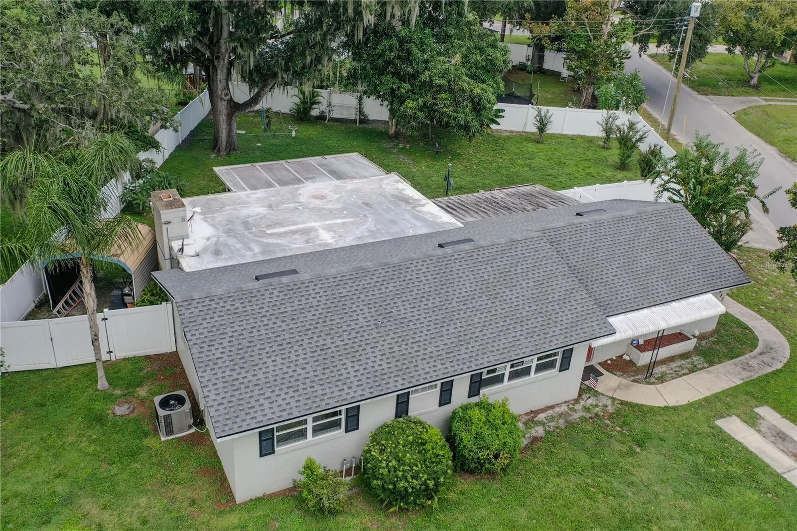 542 LONGFELLOW BLVD