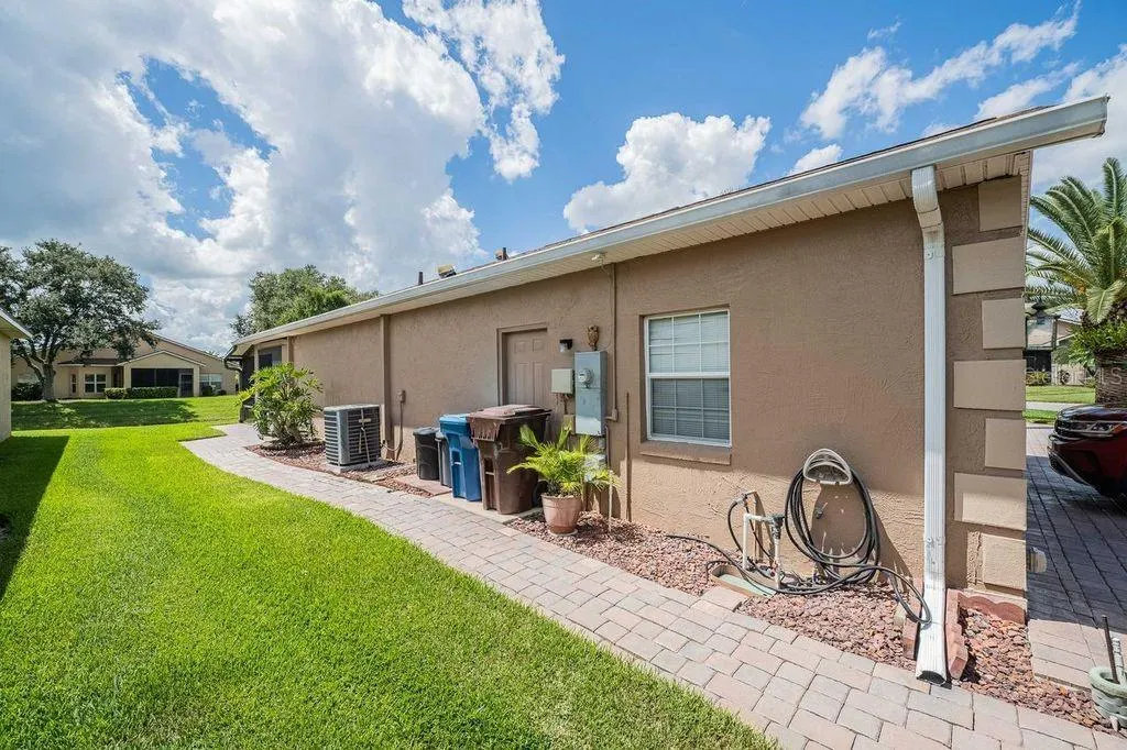 4220 MUIRFIELD LOOP