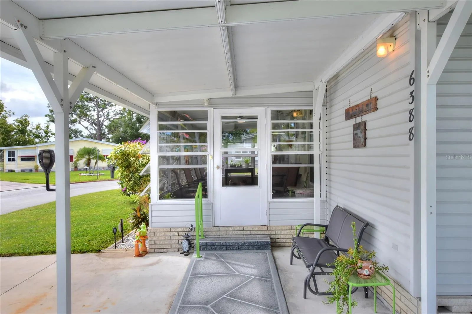 6388 LOLLY BAY LOOP NE